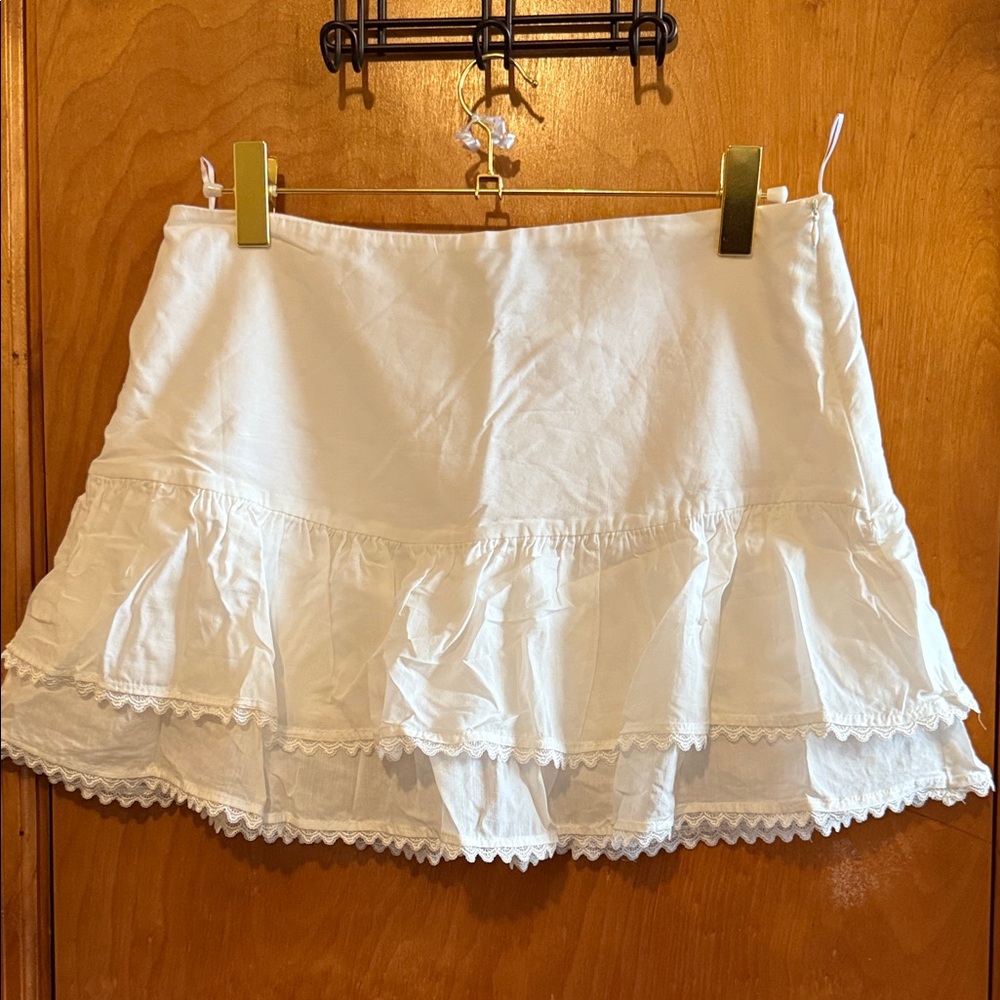 Zara White Ruffled Skirt 📍
